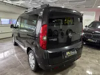 Gebraucht Opel Combo Edition 120 PS (88 kW) 2017 Schwarz Van / Kleinbus
