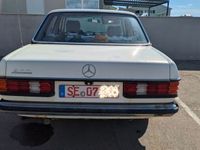 Gebraucht Mercedes 200 109 PS (80 kW) 1982 Weiß Limousine