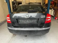 Używany Skoda Octavia Elegance 105 KM (77 kW) 2005 Czarny Sedan/Limuzyna