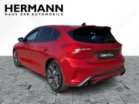 Używany Ford Focus 280 KM (205 kW) 2022 Czerwony Sedan/Limuzyna