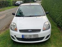 Gebraucht Ford Fiesta Ambiente 60 PS (44 kW) 2006 Weiß Kleinwagen