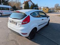 Gebraucht Ford Fiesta Ambiente 60 PS (44 kW) 2010 Weiß Kleinwagen