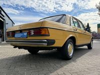Gebraucht Mercedes 200 94 PS (69 kW) 1979 Gelb Limousine