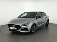 Gebraucht Hyundai i30 101 PS (74 kW) 2024 Shimmeringsilvermet. Limousine