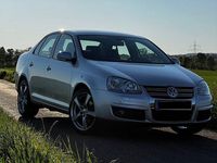 Gebraucht VW Jetta Freestyle 105 PS (77 kW) 2010 Silber Limousine