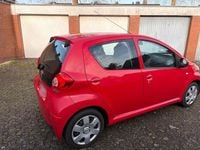 Gebraucht Toyota Aygo 68 PS (50 kW) 2005 Rot Kleinwagen