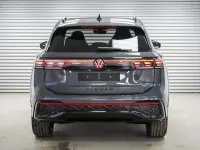 Neu VW Tiguan R-line 193 PS (141 kW) 2025 Grenadillschwarz metallic (0e) SUV