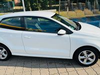 Gebraucht VW Polo 60 PS (44 kW) 2015 Weiß Kleinwagen