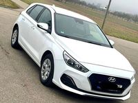 Gebraucht Hyundai i30 Trend 99 PS (72 kW) 2019 Weiß Limousine