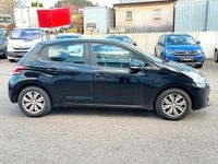 Gebraucht Peugeot 208 Active 68 PS (50 kW) 2014 Schwarz Kleinwagen