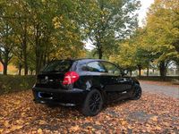 Gebraucht BMW 116 122 PS (89 kW) 2011 Schwarz Kleinwagen