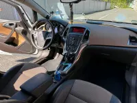 Second-hand Opel Astra 165 CP (121 kW) 2011 Alb Break