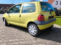 Second-hand Renault Twingo 58 CP (42 kW) 2001 Galben Hatchback