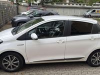 Gebraucht Toyota Yaris Hybrid Club 75 PS (55 kW) 2019 Weiß Limousine