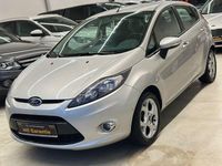 Gebraucht Ford Fiesta Trend 60 PS (44 kW) 2012 Silber Limousine