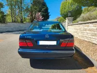 Używany Mercedes E280 Avantgarde 204 KM (150 kW) 2001 Niebieski Sedan/Limuzyna