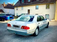 Używany Mercedes E200 136 KM (100 kW) 1999 Szary Sedan/Limuzyna