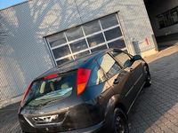 Gebraucht Ford Focus 101 PS (74 kW) 2002 Schwarz Kleinwagen