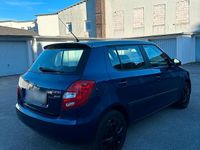 Gebraucht Skoda Fabia 69 PS (50 kW) 2011 Blau Limousine