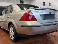 Gebraucht Ford Mondeo 125 PS (91 kW) 2003 Gold Limousine