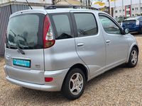 Gebraucht Toyota Yaris Verso 84 PS (61 kW) 2006 Silber Van / Kleinbus