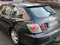 Second-hand Lexus IS200 155 CP (114 kW) 2004 Negru Break