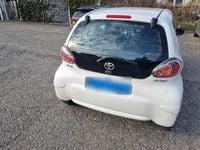 Gebraucht Toyota Aygo 68 PS (50 kW) 2013 Weiß Kleinwagen