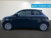 Gebraucht Fiat 500e Action 69 kW (95 PS) 2022 Colore esterno (onyx schwarz) Limousine