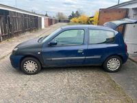 Używany Renault Clio II 75 KM (55 kW) 2005 Niebieski Hatchback