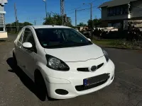 Gebraucht Toyota Aygo 68 PS (50 kW) 2010 Weiß Kleinwagen