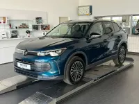 Neu VW Tiguan 150 PS (110 kW) 2026 Nightshade blue metallic SUV