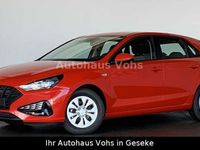 Gebraucht Hyundai i30 120 PS (88 kW) 2024 Rot Limousine