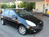 Gebraucht Hyundai i20 78 PS (57 kW) 2011 Schwarz Kleinwagen