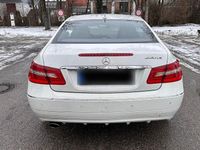 Gebraucht Mercedes E220 170 PS (125 kW) 2012 Weiß Coupé