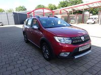 Gebraucht Dacia Logan Celebration 90 PS (66 kW) 2019 Rot Limousine