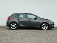 Gebraucht Opel Astra Active 140 PS (102 kW) 2013 Grau Limousine