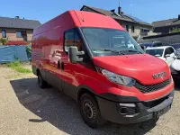 Gebraucht Iveco Daily 126 PS (92 kW) 2016 Rot Van / Kleinbus