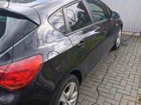 Gebraucht Opel Astra 140 PS (102 kW) 2012 Schwarz Limousine