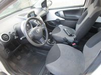 Gebraucht Toyota Aygo Cool 68 PS (50 kW) 2013 Weiß Kleinwagen