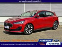 Gebraucht Ford Focus Titanium 125 PS (91 kW) 2024 Fantasticrot metallic (metallic) Limousine
