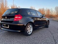 Gebraucht BMW 116 122 PS (89 kW) 2010 Schwarz Kleinwagen