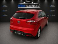 Gebraucht Kia Rio DREAM-TEAM Edition 86 PS (63 kW) 2014 Rot Limousine