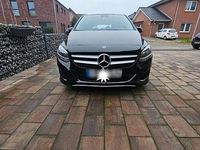 Usado Mercedes B200 136 HP (100 kW) 2017 Preto Monovolume