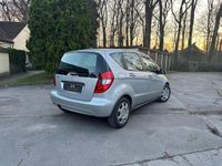 Gebraucht Mercedes A180 Elegance 116 PS (85 kW) 2011 Silber Van / Kleinbus