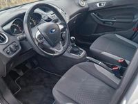 Gebraucht Ford Fiesta 101 PS (74 kW) 2015 Silber Kleinwagen