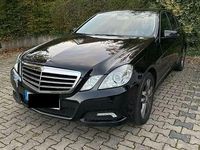 Gebraucht Mercedes E220 Avantgarde 170 PS (125 kW) 2010 Schwarz Limousine