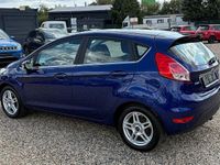 Gebraucht Ford Fiesta Titanium 101 PS (74 kW) 2014 Blau Kleinwagen
