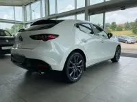 Neu Mazda 3 Homura-Line 140 PS (102 kW) 2026 Snowflake white pearl Limousine