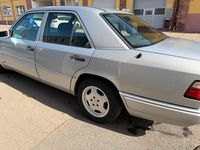 Gebraucht Mercedes E220 150 PS (110 kW) 1994 Silber Limousine