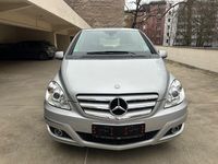 Gebraucht Mercedes B180 116 PS (85 kW) 2011 Silber Van / Kleinbus